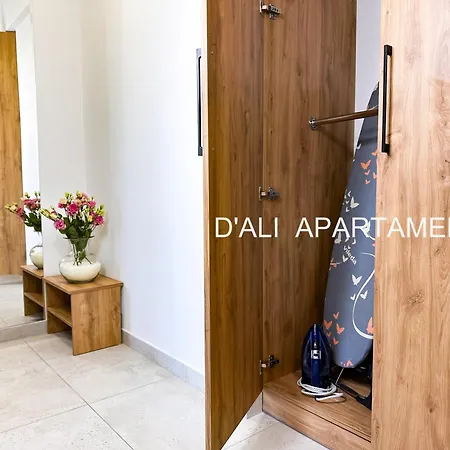 Komfortowy D'ali W Doskonalej Lokalizacji Z Trzema Sypialniami I Trzema Lazienkami Oraz Dwoma Miejscami Parkingowymi Apartment Poznan